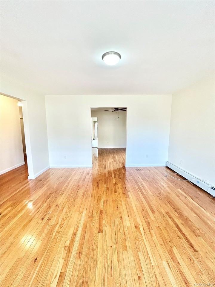 164 Rossiter Ave - Photo 4 of 40