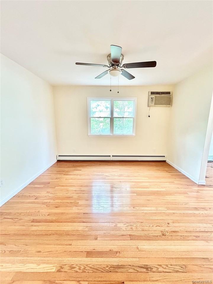 164 Rossiter Ave - Photo 7 of 40