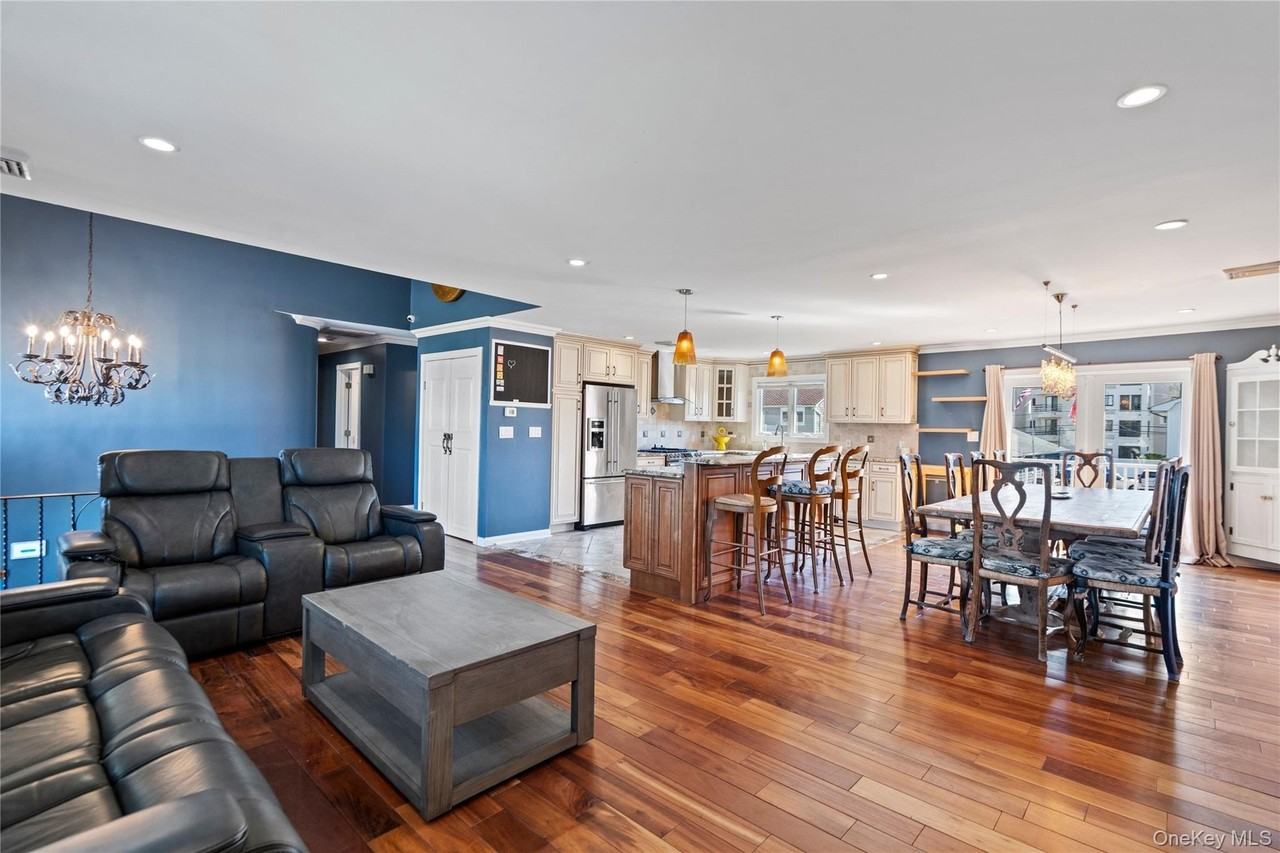 539 Nassau Ave - Photo 4 of 39