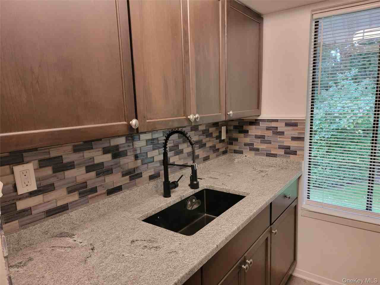10 Houston Ct #10 - Photo 2 of 9