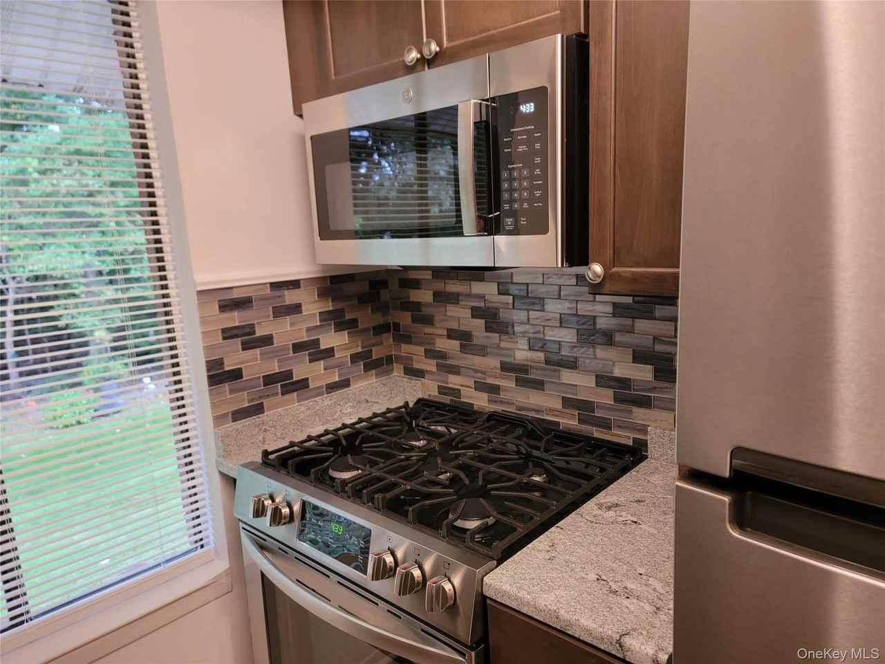 10 Houston Ct #10 - Photo 3 of 9