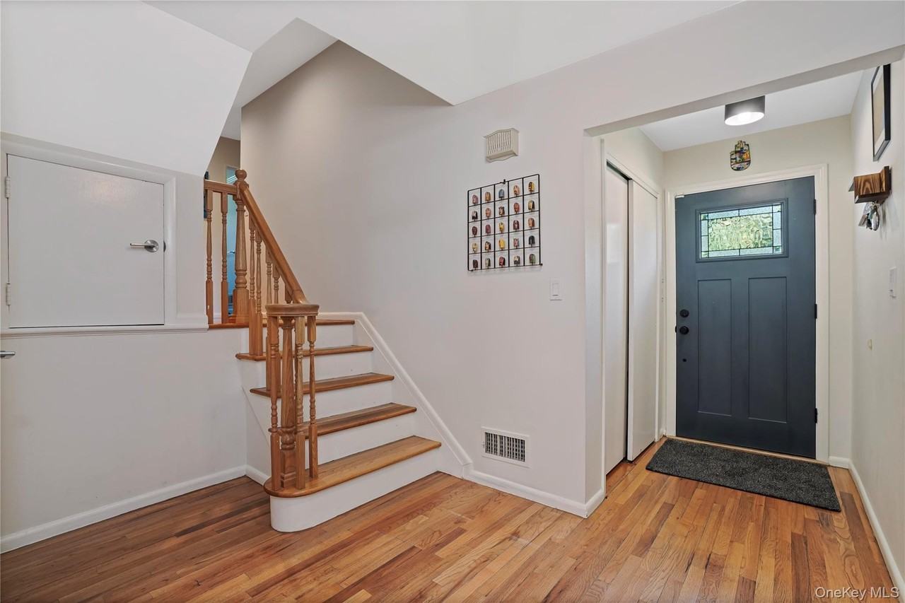 97 Hanson Ln - Photo 3 of 43