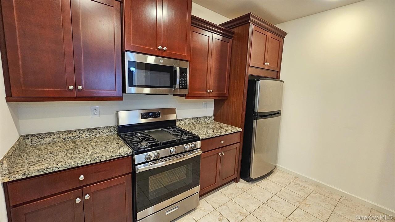 306 Canter Ct - Photo 2 of 27