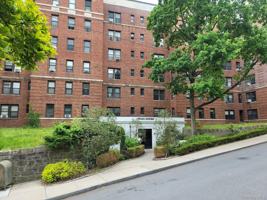 featured image of 1 Broad Pkwy #5H
