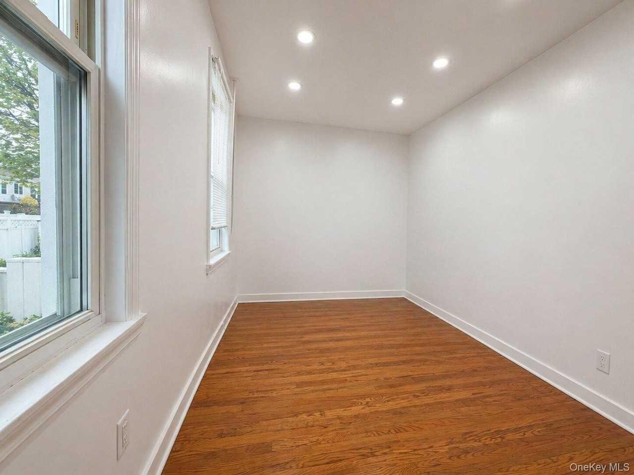 14717 15th Ave #1FL - Photo 3 of 10