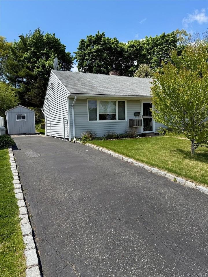 16 Greenway Cir - Photo 2 of 21