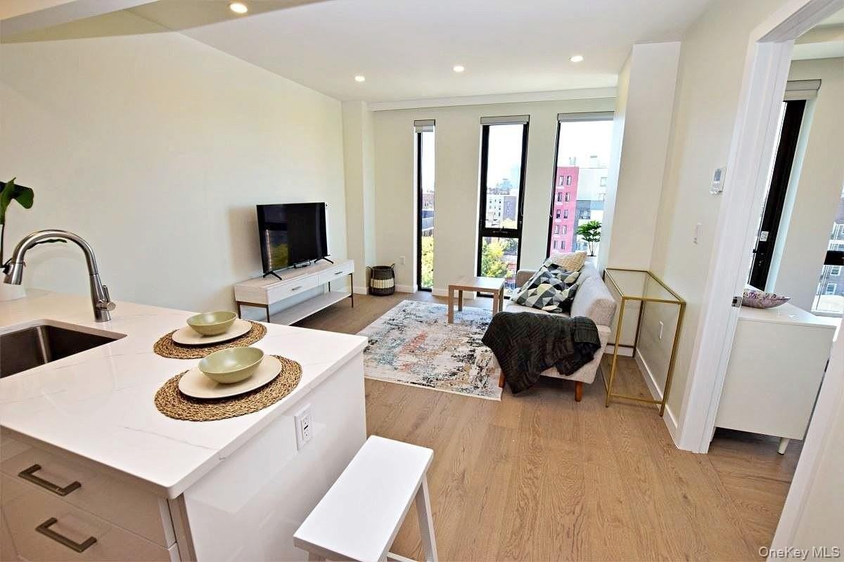 4126 44th St #8A - Photo 2 of 32