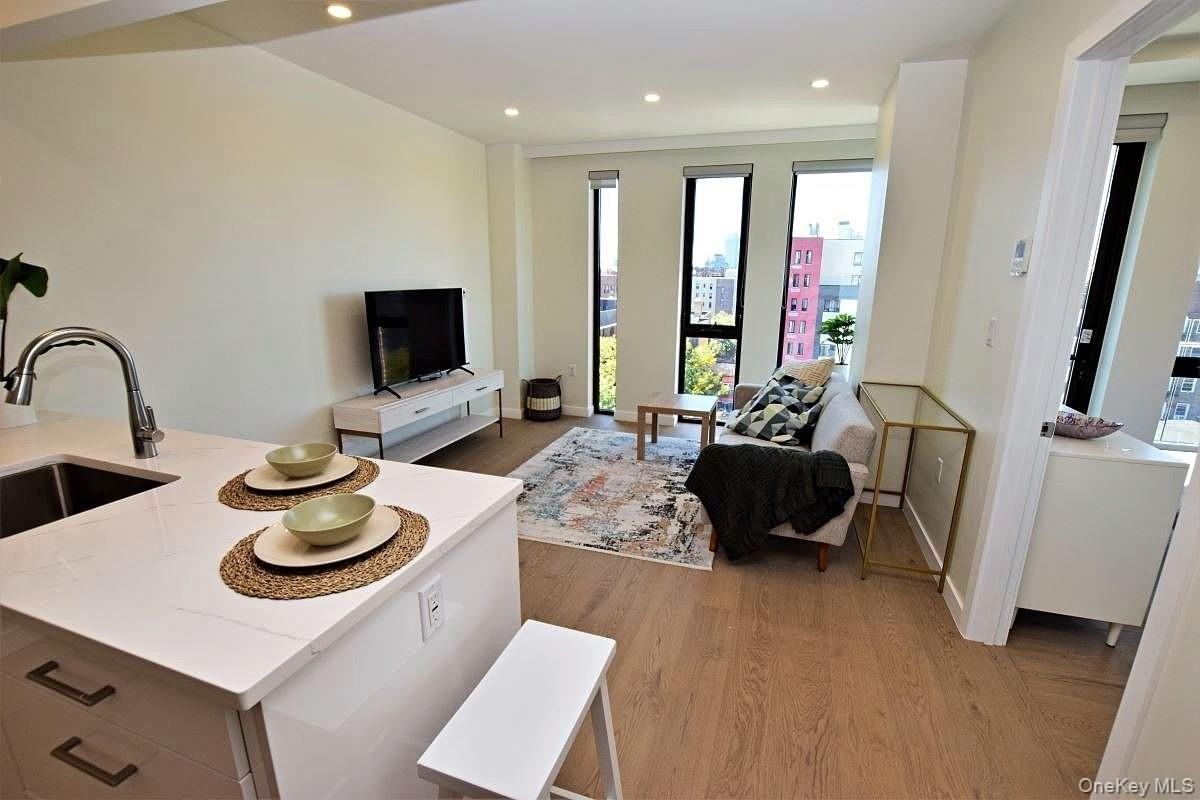 4126 44th St #8A - Photo 5 of 32