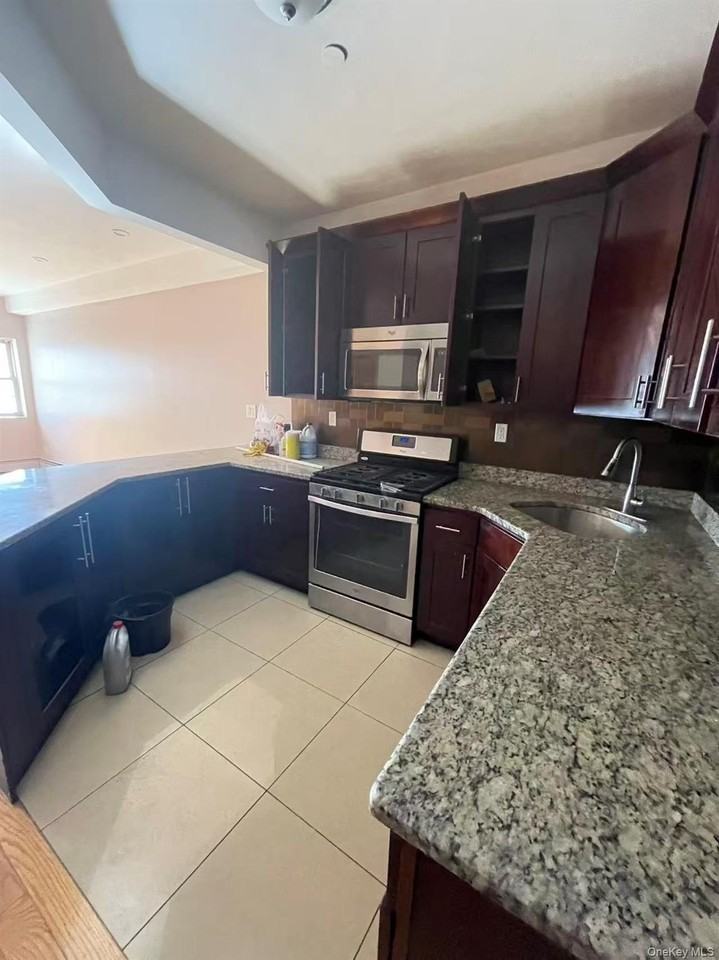 8624 124th St #FL2 - Photo 3 of 12