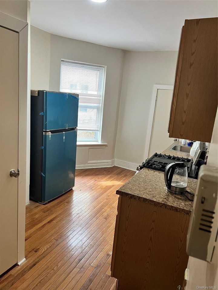 536 New Lots Ave - Photo 6 of 14
