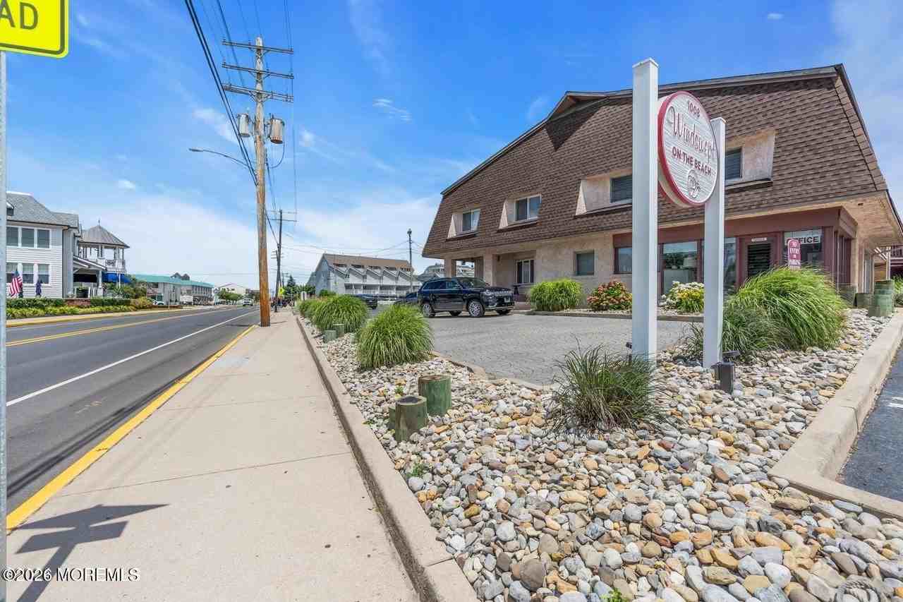1008 Ocean Ave - Photo 2 of 29