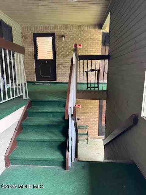 238 Medford Ct #J - Photo 3 of 31