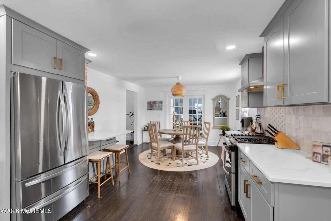 555 Ocean Rd - Photo 3 of 15