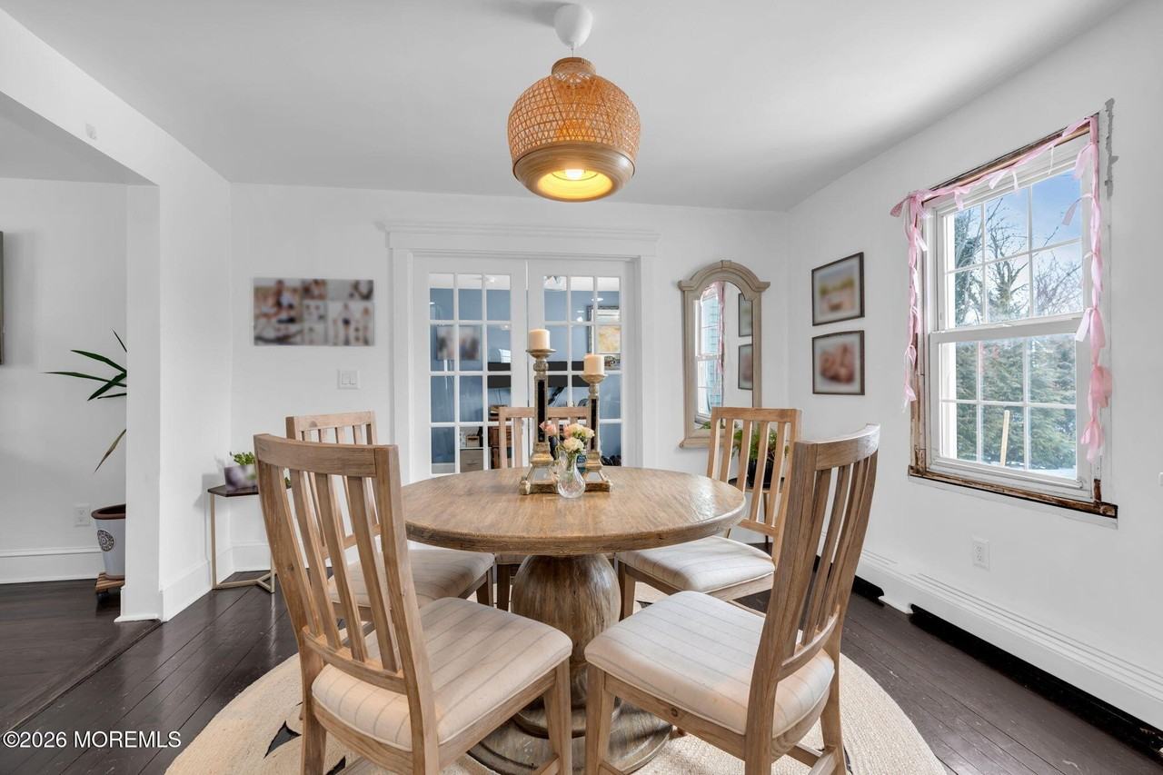 555 Ocean Rd - Photo 5 of 15