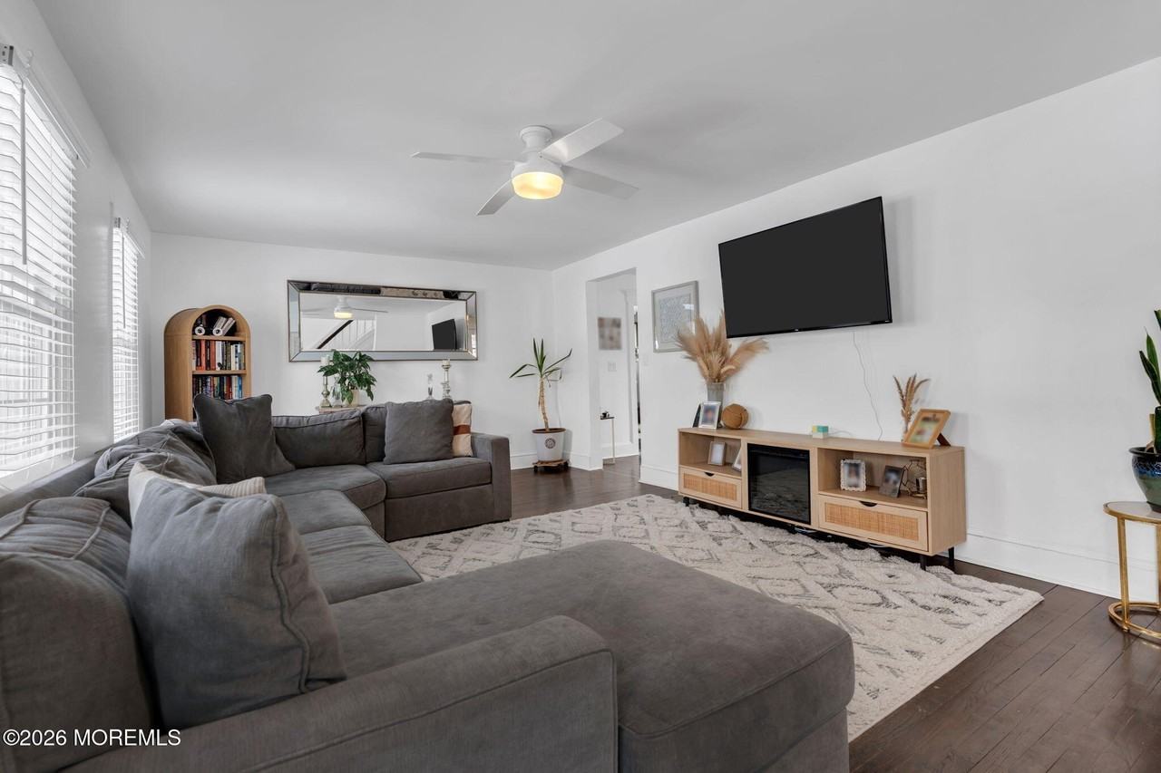 555 Ocean Rd - Photo 7 of 15