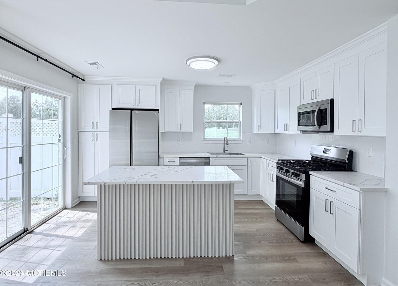 1 Whitemarsh Dr - Photo 5 of 33