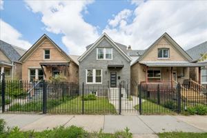 featured image of 3424 W Beach Ave