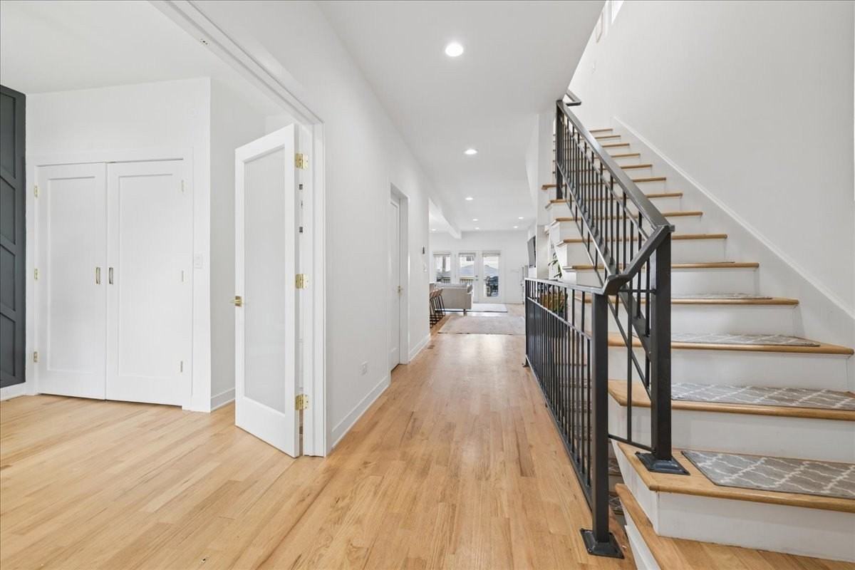 3424 W Beach Ave - Photo 2 of 29