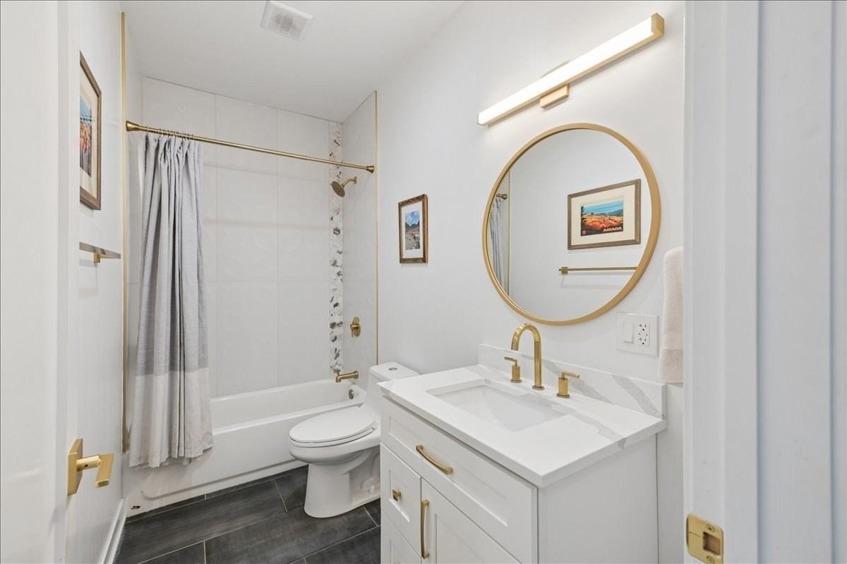 3424 W Beach Ave - Photo 4 of 29