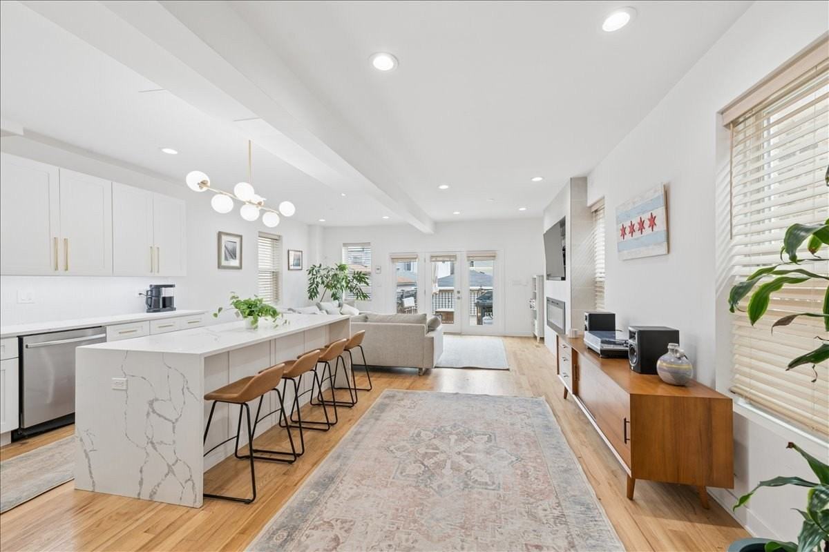 3424 W Beach Ave - Photo 5 of 29