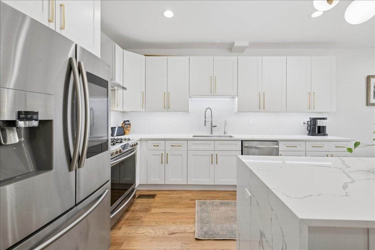 3424 W Beach Ave - Photo 7 of 29