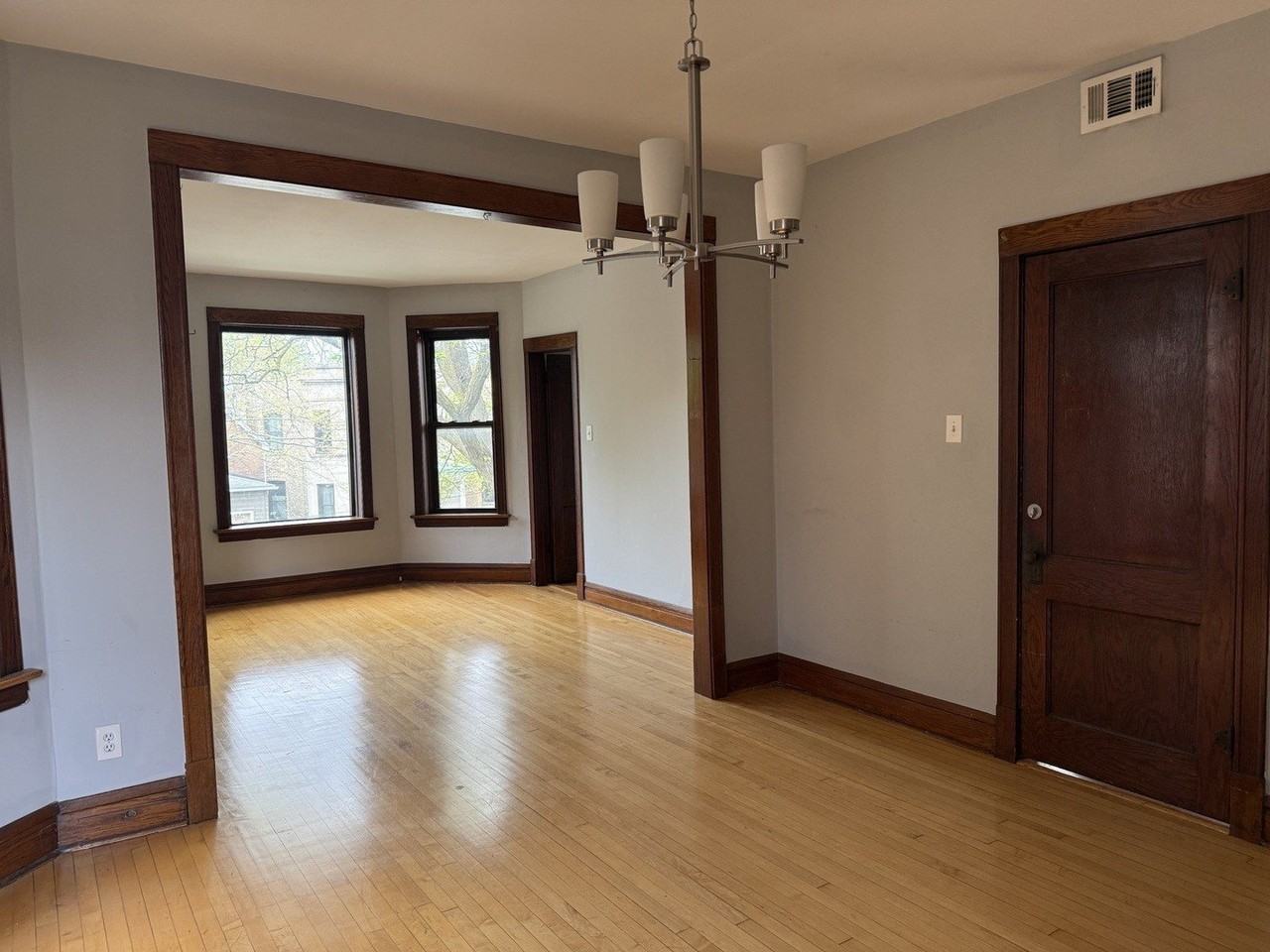 2725 N Francisco Ave #2 - Photo 4 of 7