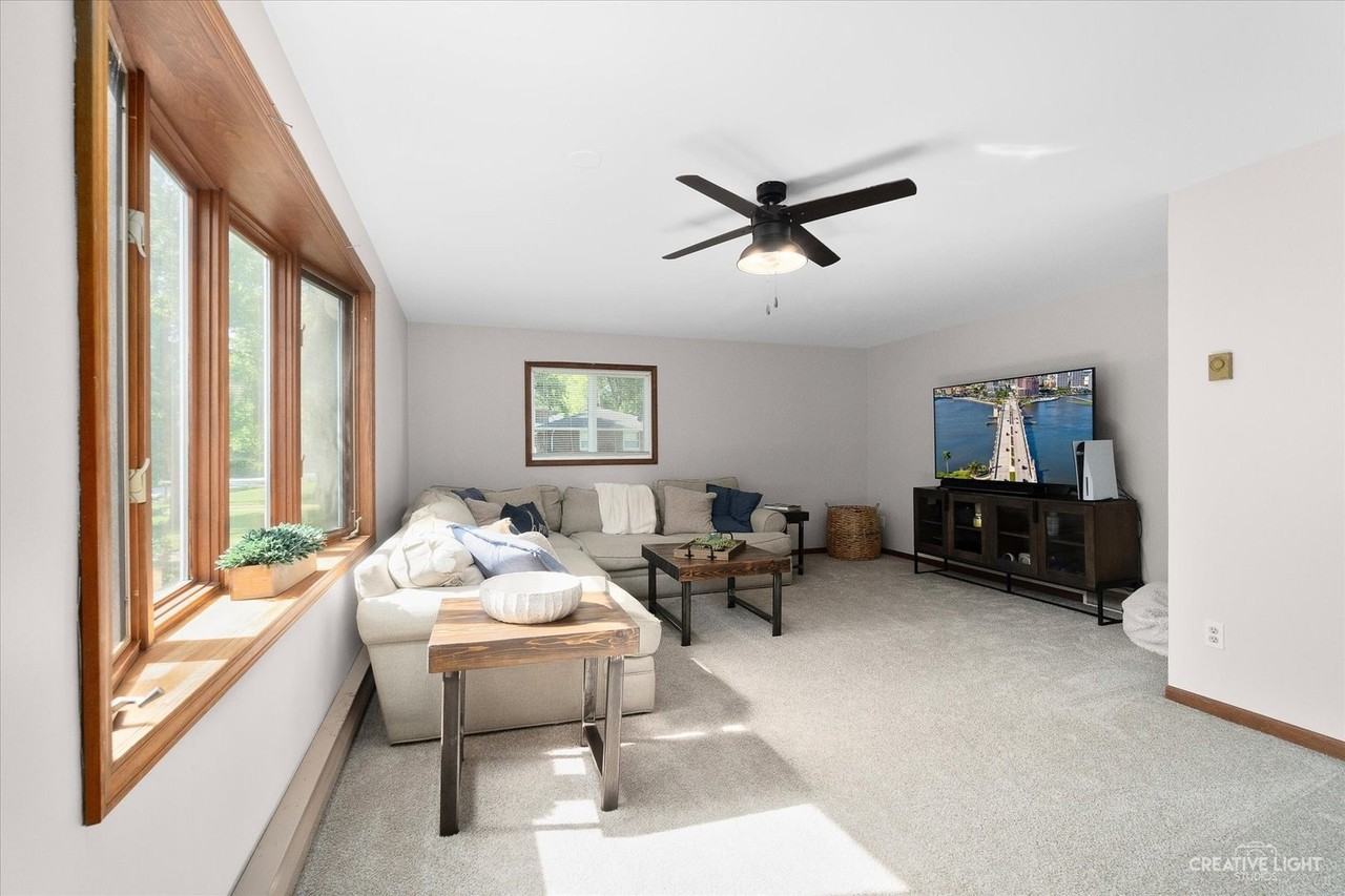 8N510 Thomas Rd - Photo 2 of 33