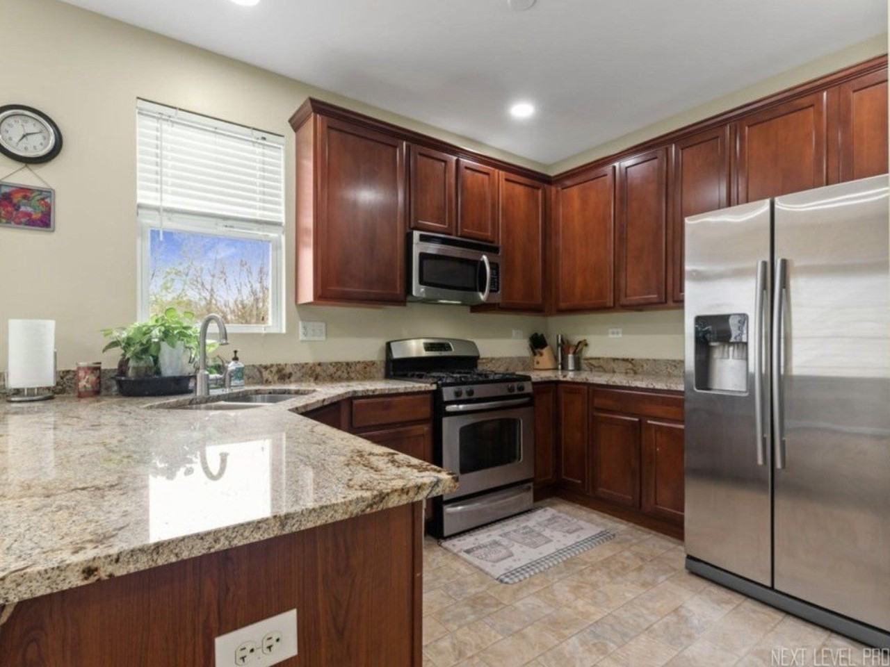 508 Grosvenor Ln - Photo 3 of 21