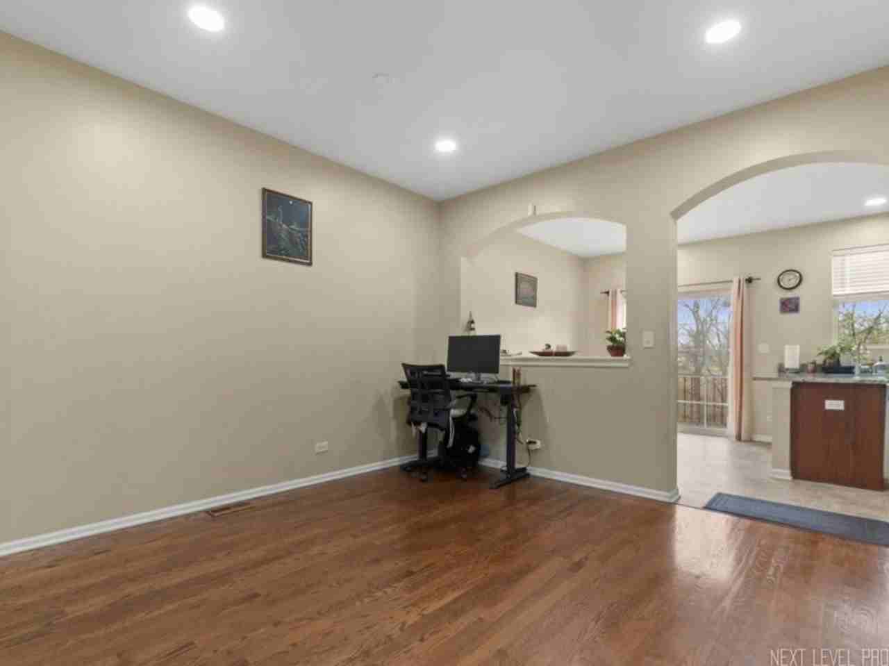 508 Grosvenor Ln - Photo 6 of 21