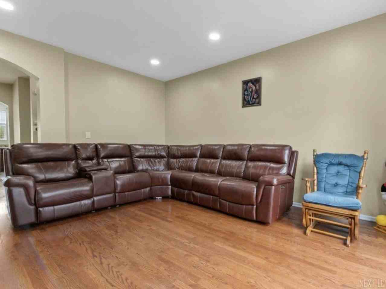 508 Grosvenor Ln - Photo 7 of 21