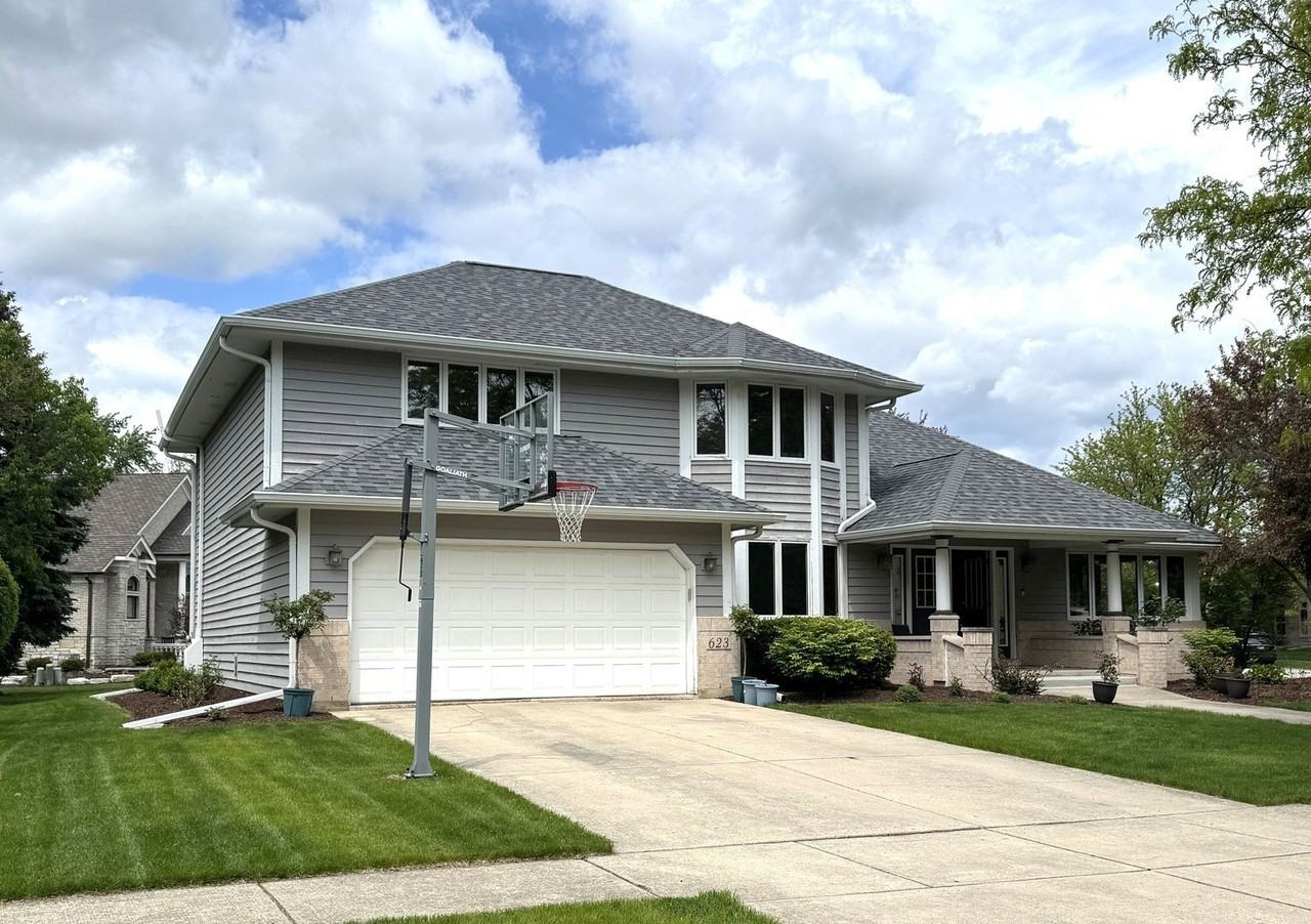 623 Steamboat Rd - Photo 2 of 37