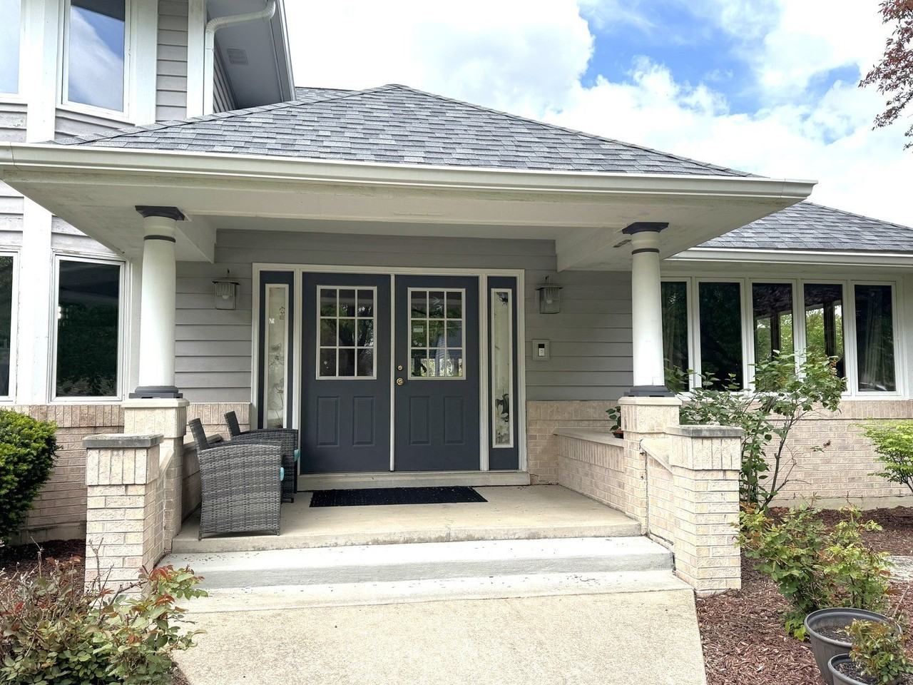 623 Steamboat Rd - Photo 4 of 37