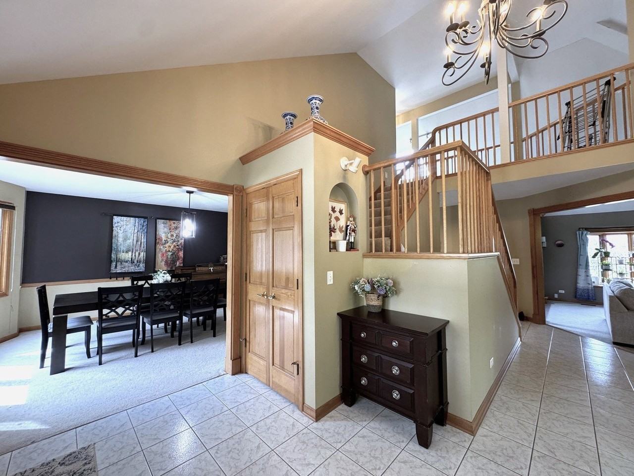 623 Steamboat Rd - Photo 5 of 37