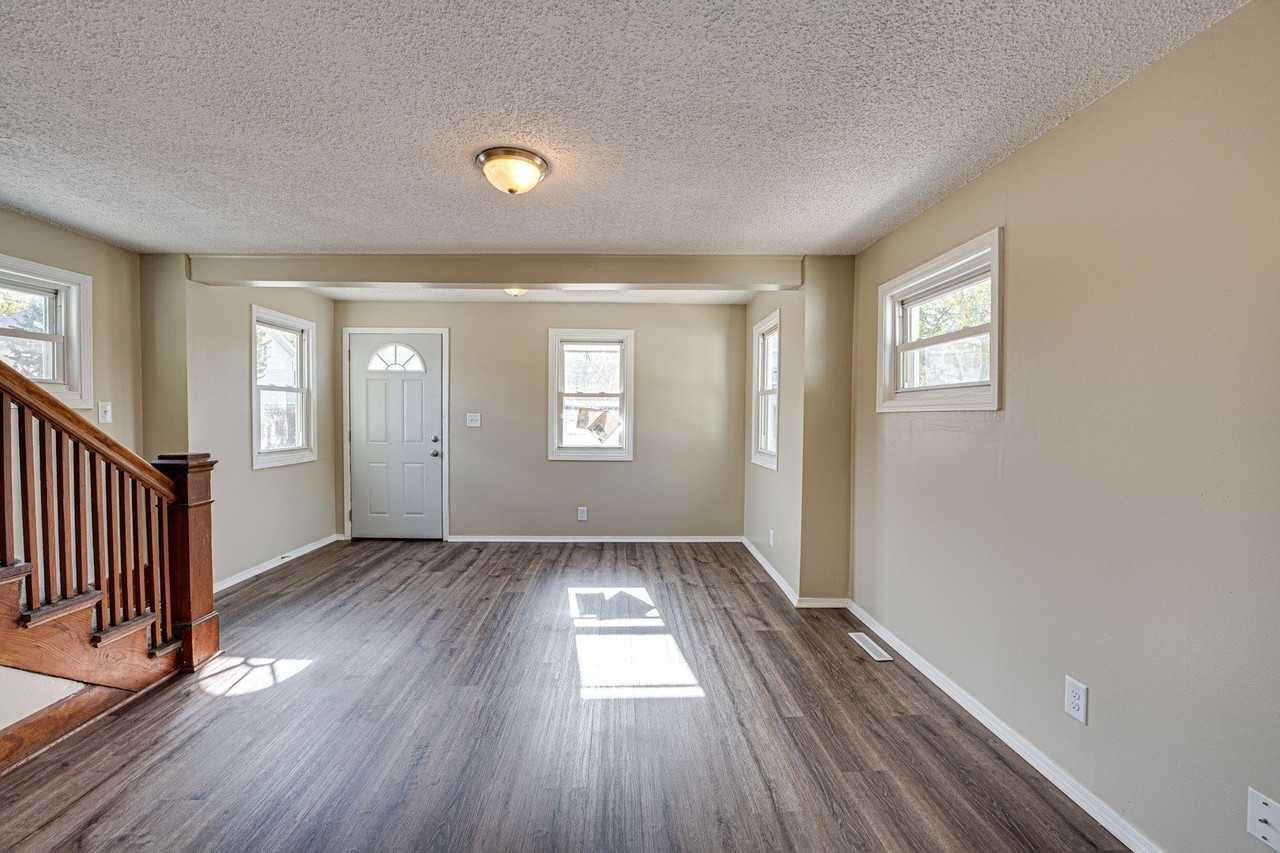 570 5th Ave - Photo 5 of 18