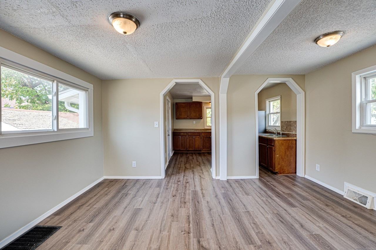 570 5th Ave - Photo 6 of 18