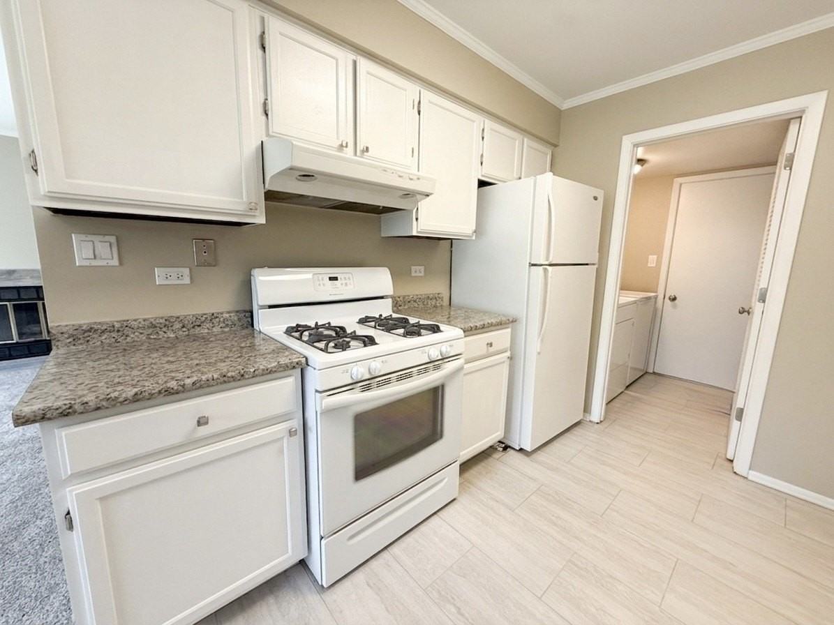 1344 Barclay Ln #1344 - Photo 3 of 14