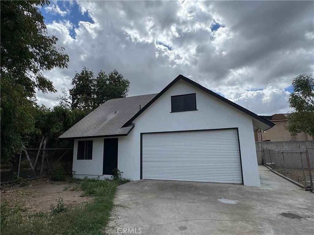 1012 Aldgate Ave - Photo 2 of 11