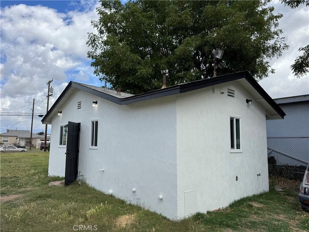 1012 Aldgate Ave - Photo 3 of 11