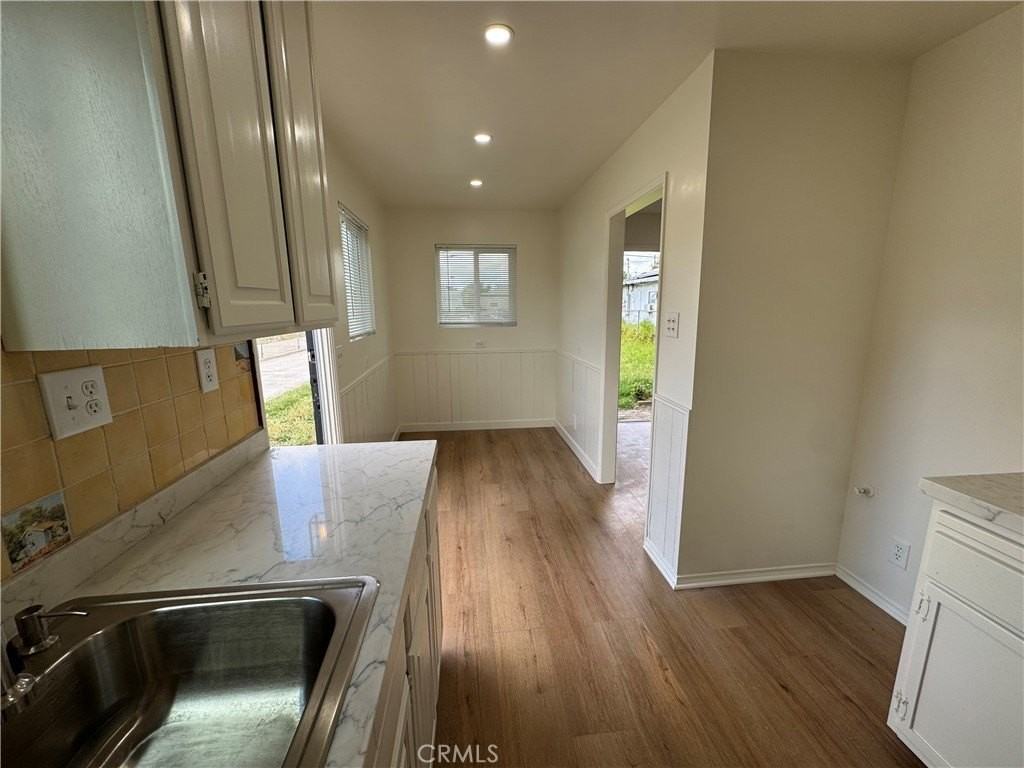 1012 Aldgate Ave - Photo 6 of 11