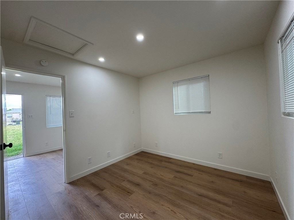 1012 Aldgate Ave - Photo 7 of 11