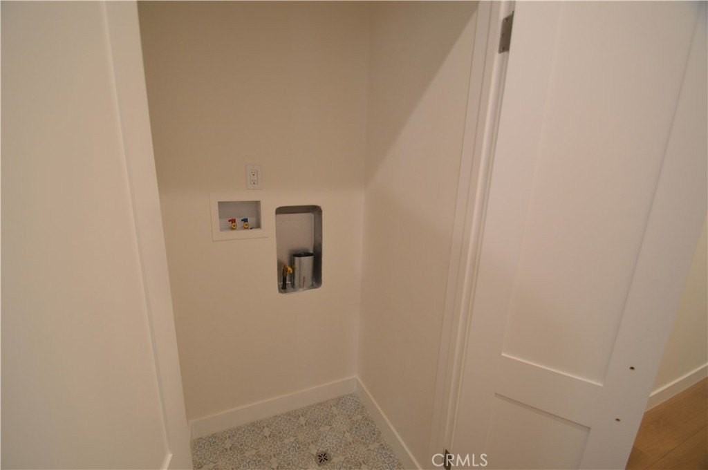1443 N Evergreen St - Photo 5 of 12