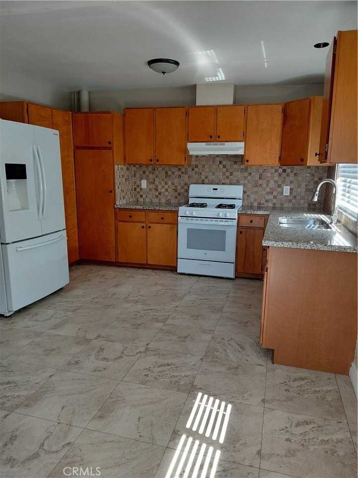 974 Edgar Ave - Photo 7 of 16