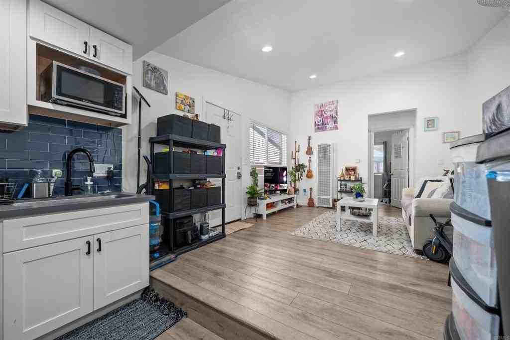 5371 Saxon St - Photo 3 of 11