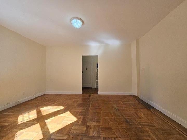 850 W 176th St - Photo 3 of 10