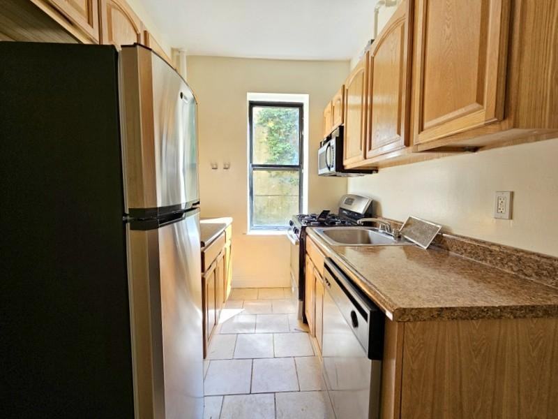 850 W 176th St - Photo 4 of 10