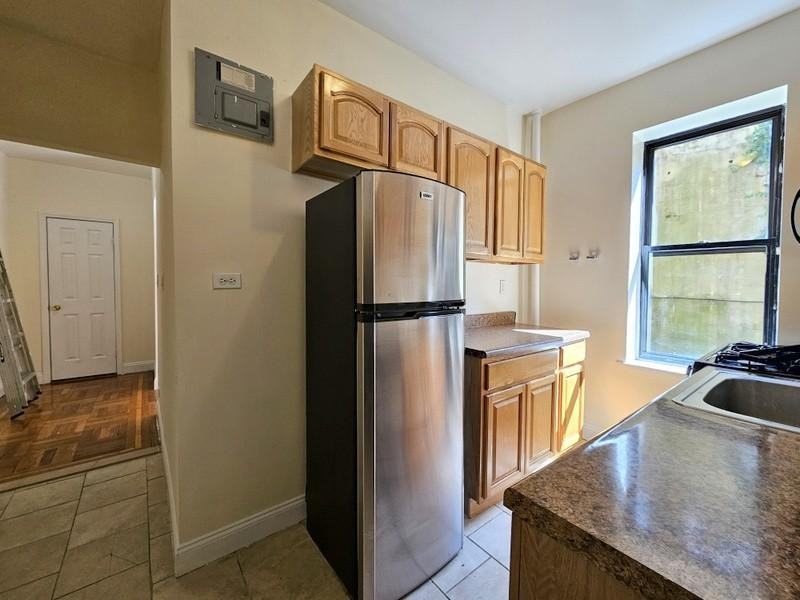 850 W 176th St - Photo 6 of 10
