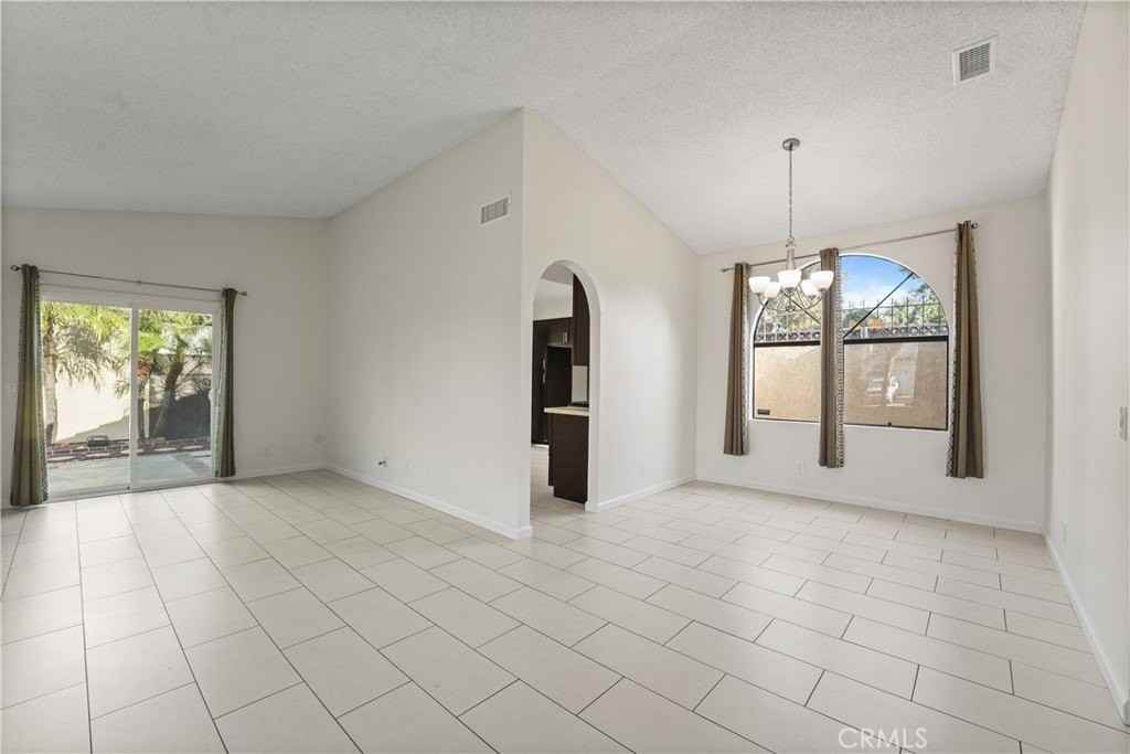 2034 W Compass Ln - Photo 5 of 36
