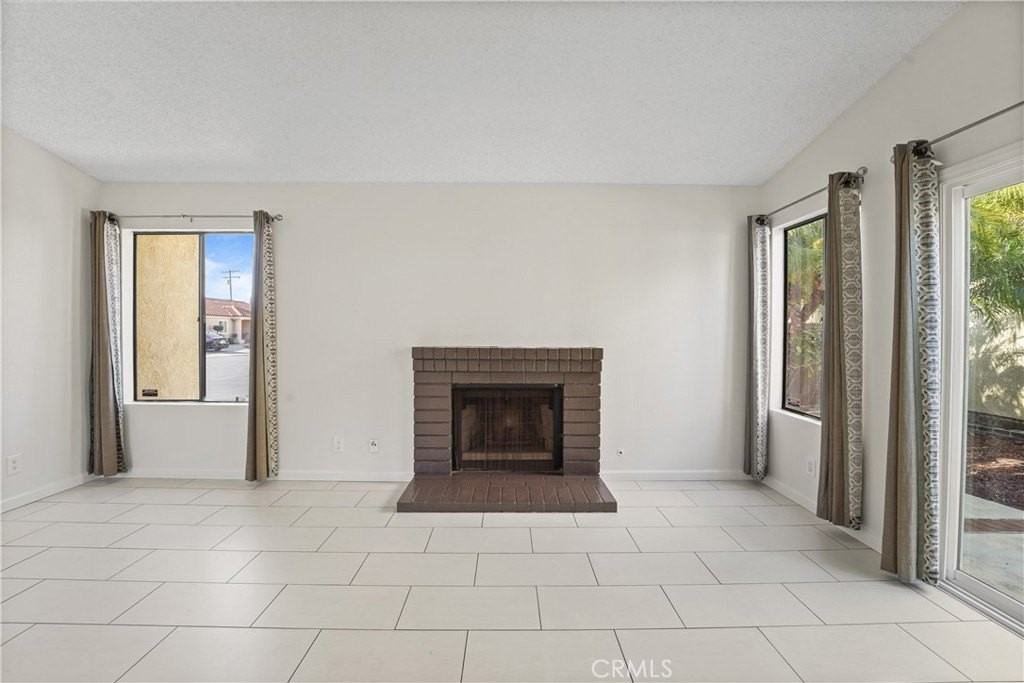 2034 W Compass Ln - Photo 6 of 36