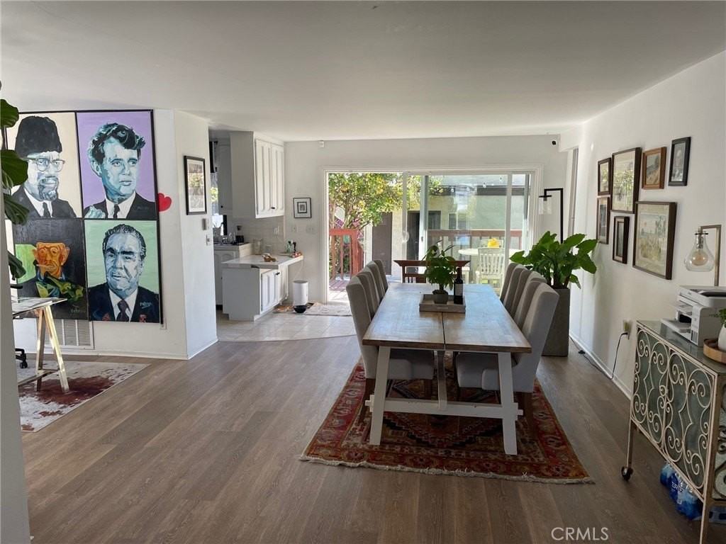 327 S Meadows Ave - Photo 2 of 11