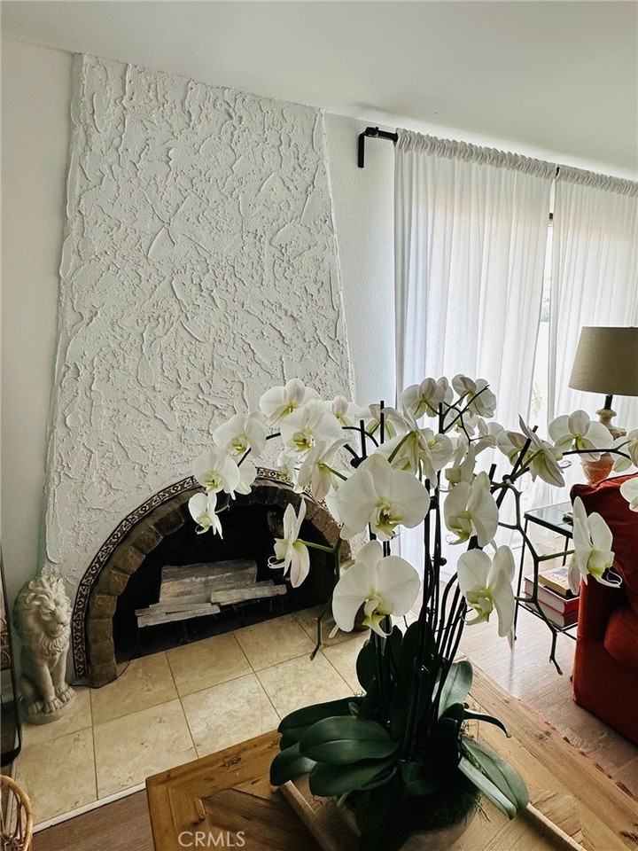327 S Meadows Ave - Photo 6 of 11